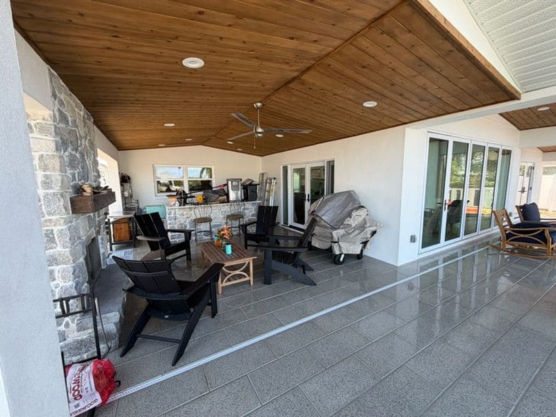 Gallery photos for Stunning Poolside Refresh in St. Petersburg: Image #1