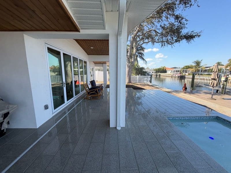 Gallery photos for Stunning Poolside Refresh in St. Petersburg: Image #2