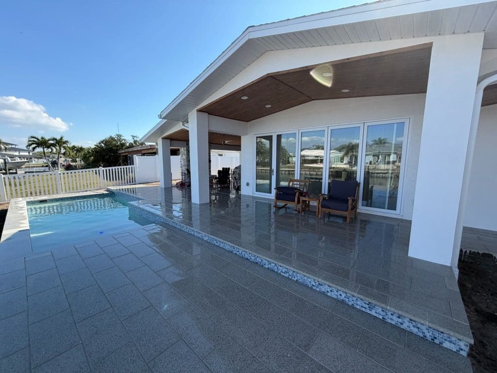 Gallery photos for Stunning Poolside Refresh in St. Petersburg: Image #3